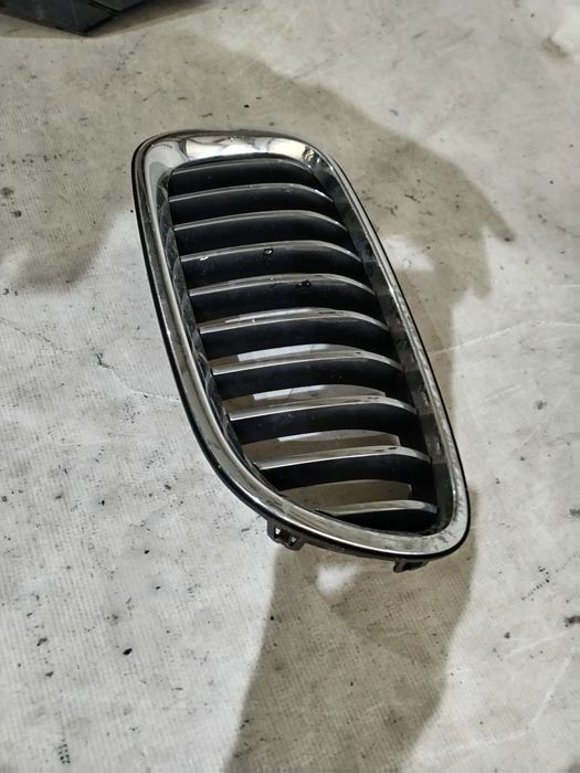 Grila radiator stanga, BMW Seria 5, F10, F11, 2010, 2011, 2012, 2013, 2014, 2015, 2016, cod origine OE 51137336477.