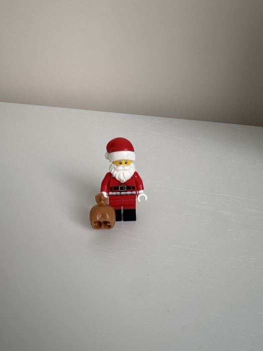 Продаю новогоднею фигурку