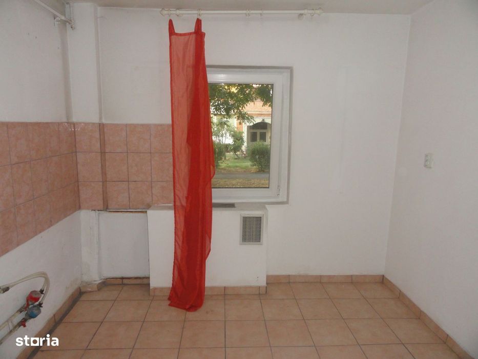 Apartament 2 camere decomandat parter, zona centrala - Kaufland, 80 mp
