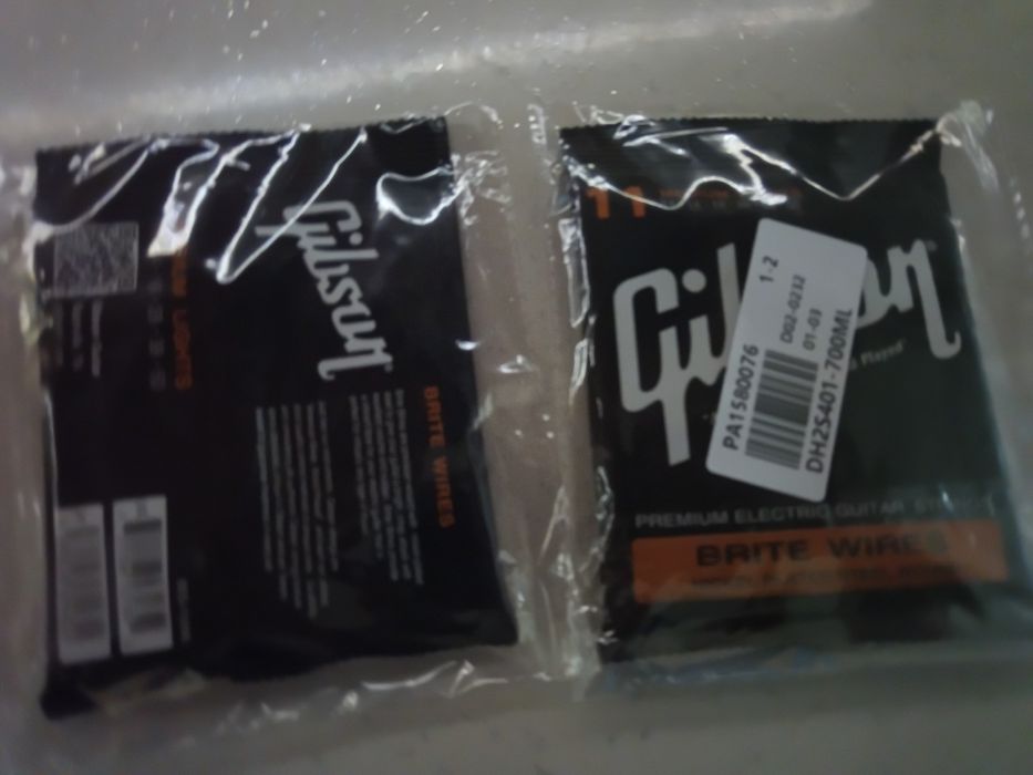 6 струни за китара, перца