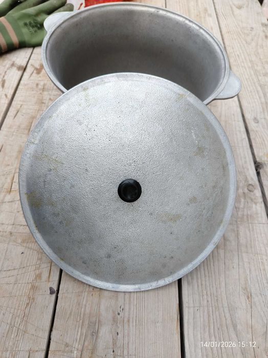 Казан чугунный.Средний размер