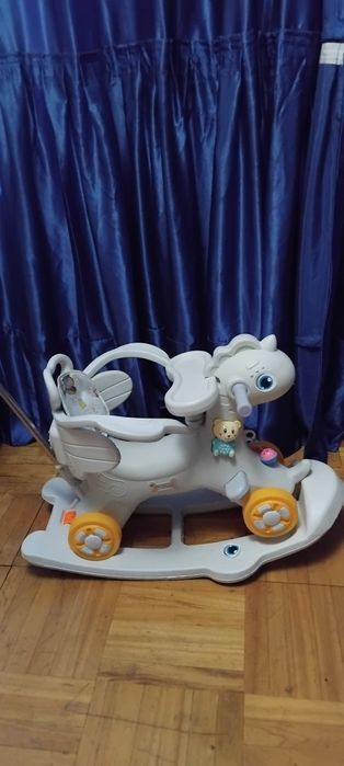 Продам детскую  лошадку.