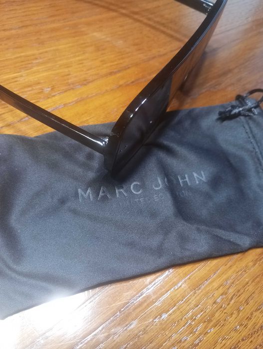 Слънчеви очила с модерен дизайн