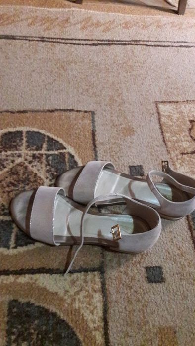 Маратонки, сандали -36 номер