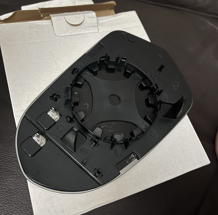 Стъкло ляво за огледало Audi A6 2011-