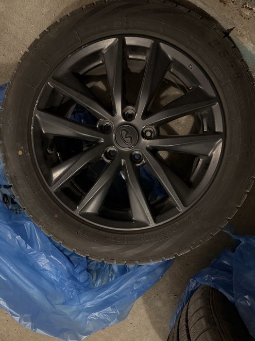 Оригинални джанти Infiniti 17 5x114.3 ET45 7.5J + зимни гуми