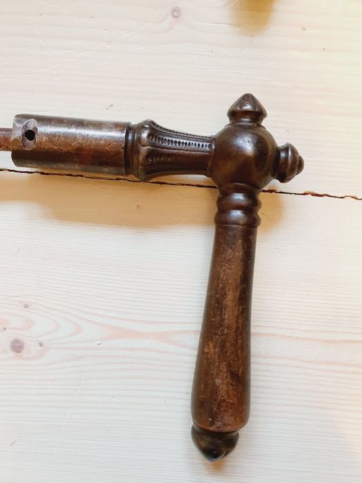 Mânere antice deosebite metal și lemn