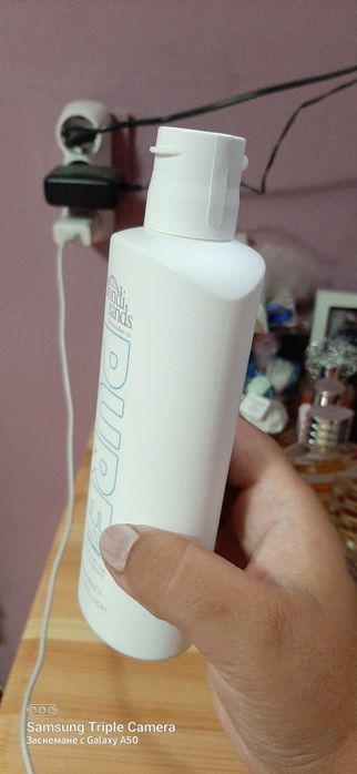 Саморазпенваща се вода и очна линия