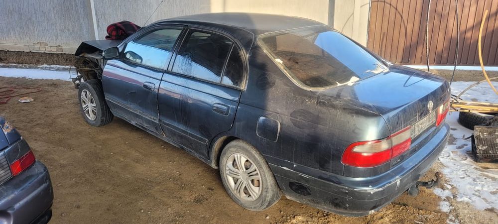 Тойота Карина Е аварийная