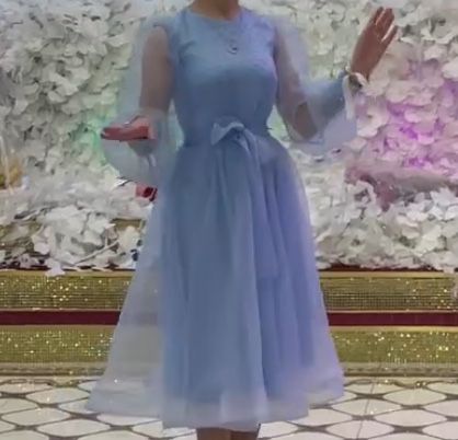 Вечернее платье в горошек