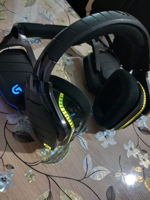 Casti RGB Gaming Wireless Logitech G933 cu stick si cablu incarcare originale + bureti noi