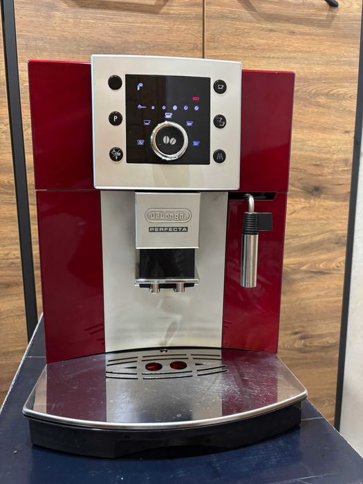 Кафеавтомат Delonghi Perfecta made Italy червена