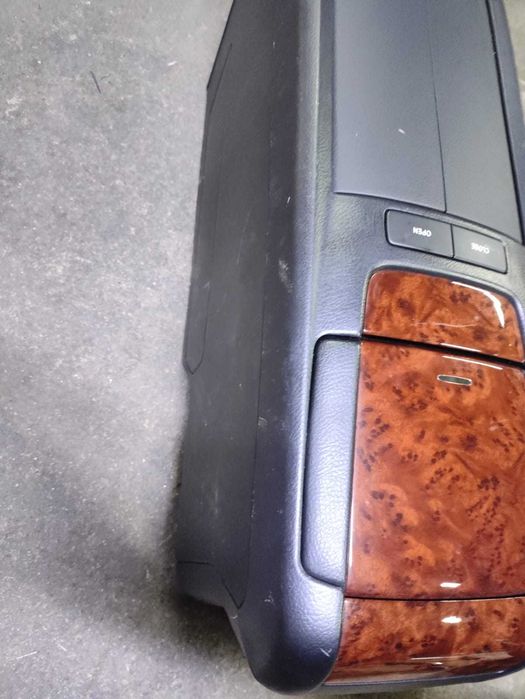 Бар подлокотник между сидений Lexus Rx 300