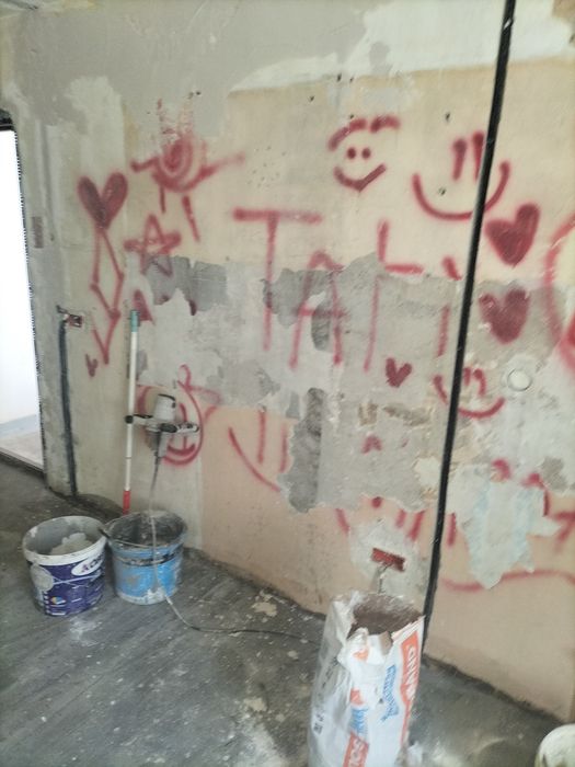 Execut lucrări de constructii interioare