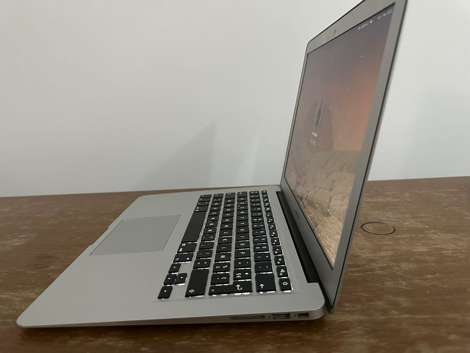 MacBook air model A1466