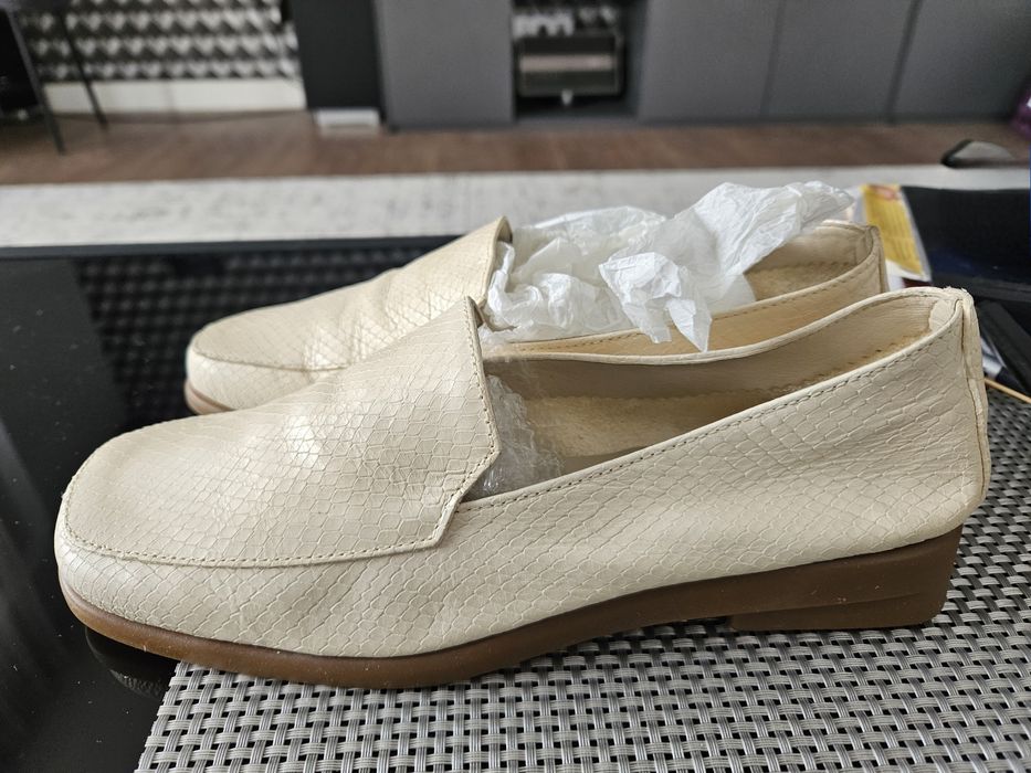 Новые классные кожаные  лоферы ( Испания)