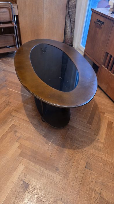 Холна маса със стъклен плот