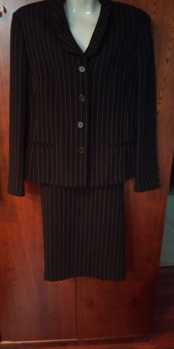 Строгий женский костюм