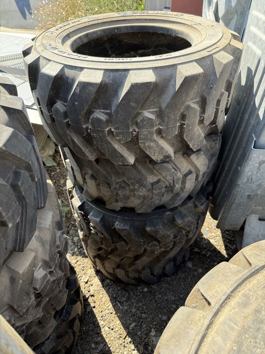 Гуми за мотокари и багери