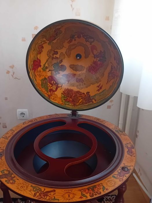 Глобус бар!!! Много добро състояние!!!