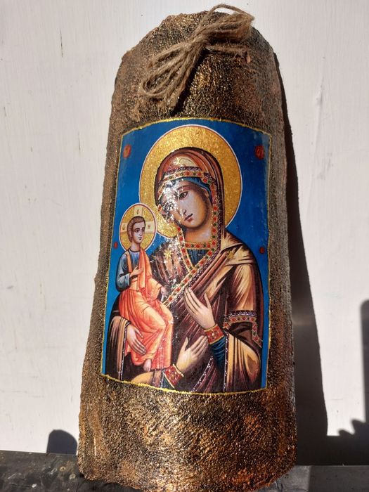 Икони и  картини  върху керемиди