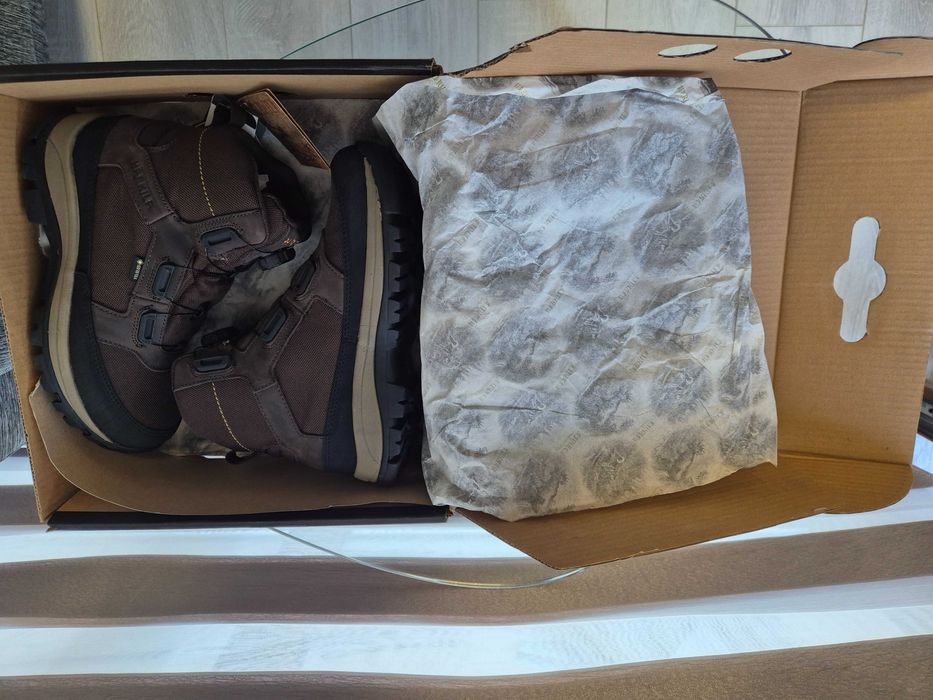 Чисто нови, неизползвани обувки Härkila за лов и тьризъм.