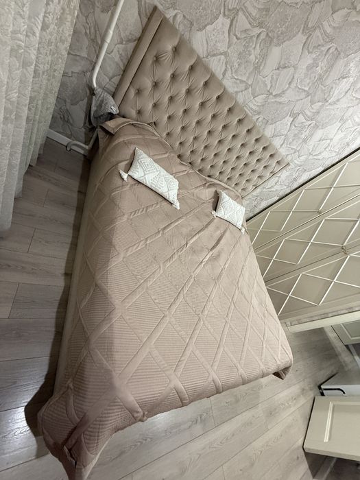 Продам кровать двухспальную