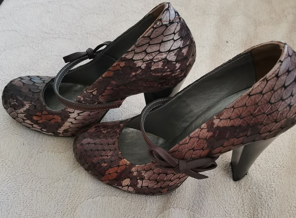 Естествена кожа, изработени по поръчка, подходящи за дами с много малк