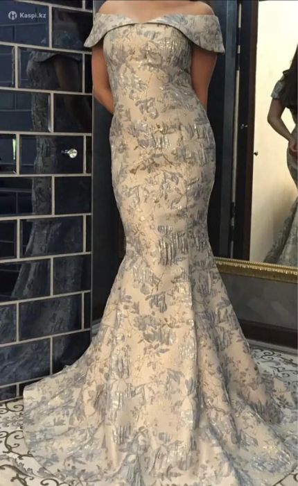 Вечернее платье