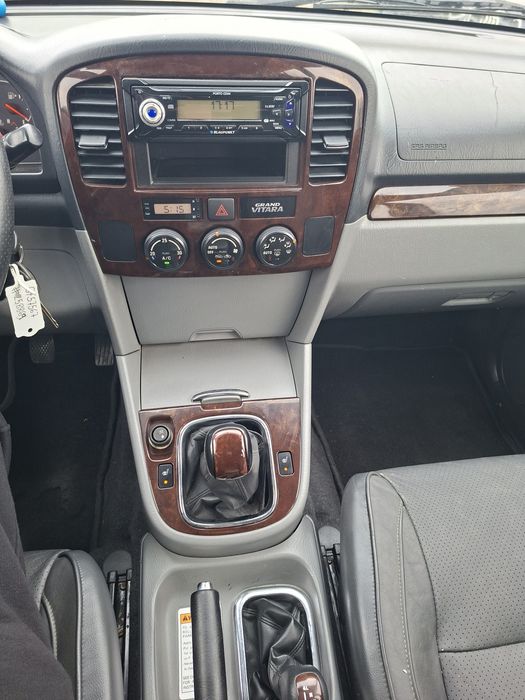 Vând Suzuki Grand Vitara 2.0 Benzină 4x4 Limited