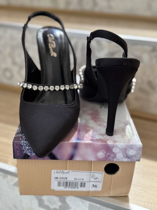 Елегантни обувки с камъни