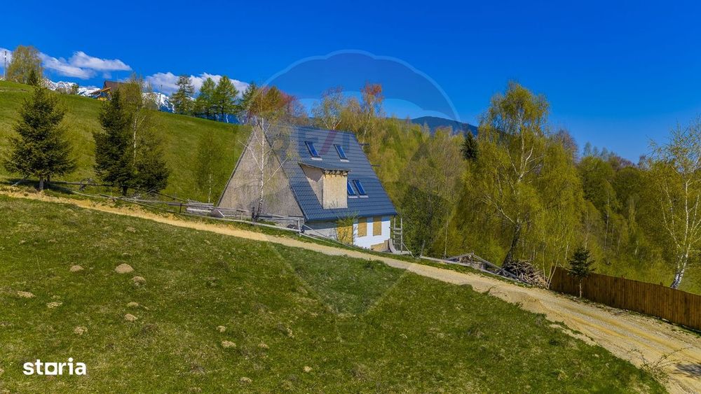 Casă de vacanta/ teren 1005 mp - Pestera- priveliste de Poveste!