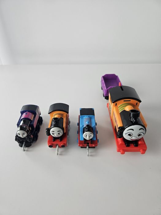 Mașinuța de construit, Rechin Hot wheels, Trenuleț Thomas si prietenii, masini cu telecomanda