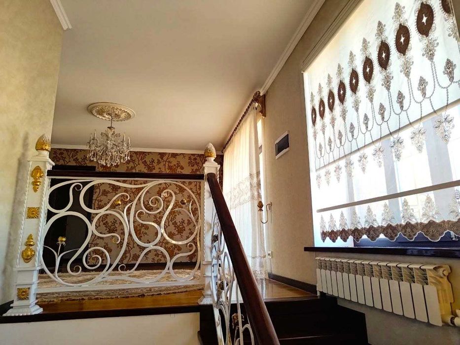 ,,,  Продам 6-ти комнатный ДОМ в ГОРОДЕ