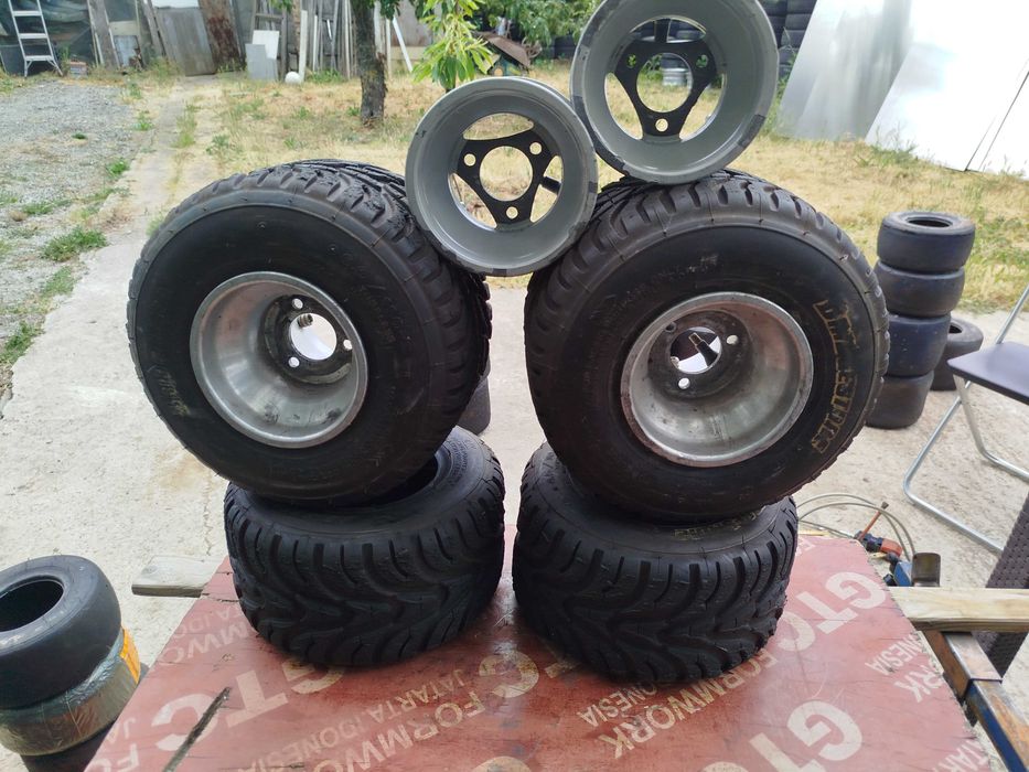 Гуми и джанти за картинг мокри