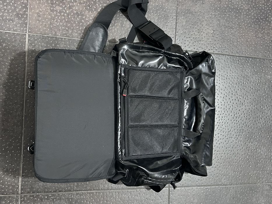 Водоустойчива чанта за лаптоп кожена RACER Swissmade 100% waterproof