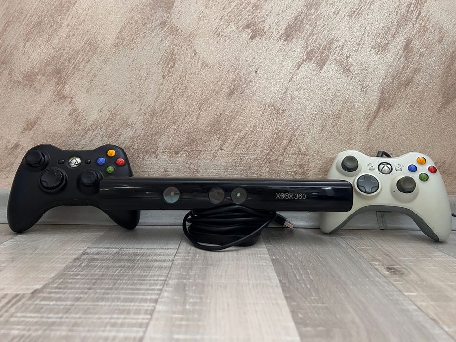 Xbox 360 + два джойстика + kinect + игри