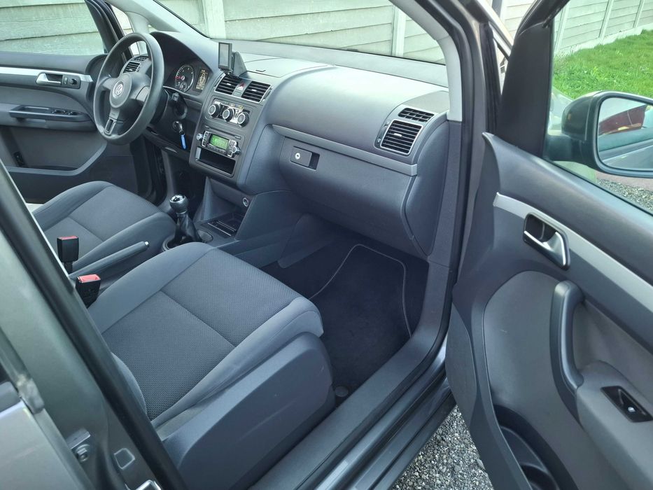 VW Touran 1.6D an 2012. Posibil GARANTIE si RATE