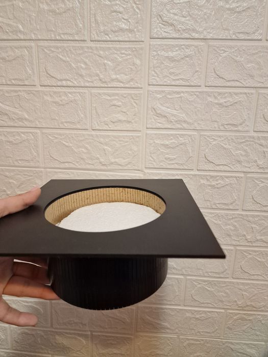 Cutie sub forma de toca, aranjament cadou absolvire