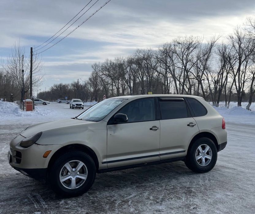 Porsche Cayenne 2004.  4.5