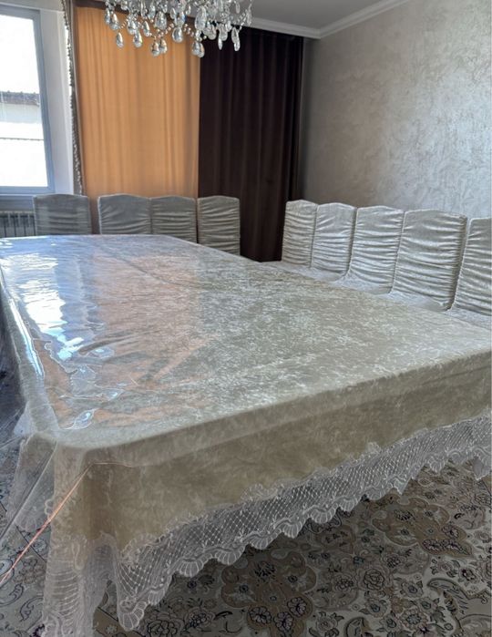 Стол стулями скатерть чихол