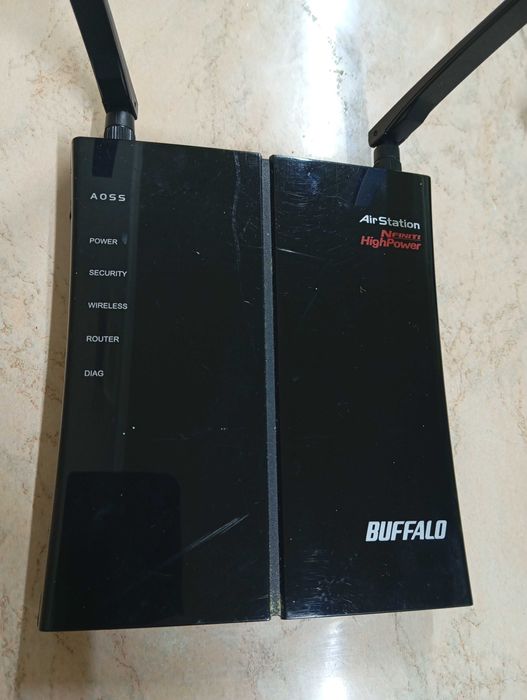 Продам роутер  Buffalo WHR-300HP.
