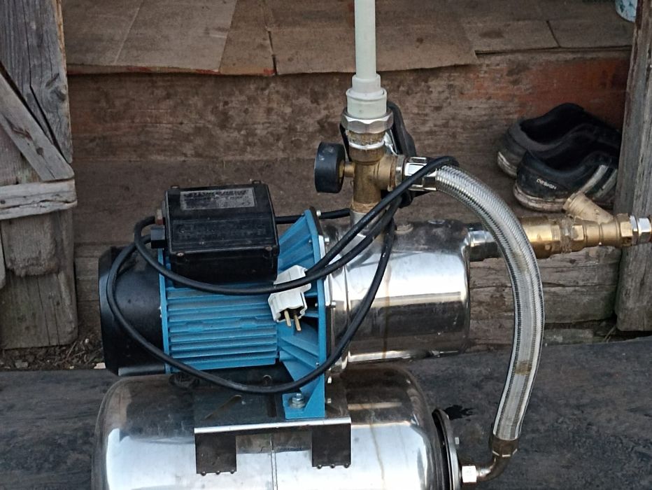 Бурение в ручную и техникой.