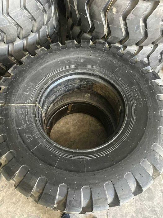 Шины бренда XCMG для спецтехники в размере 17,5–25 12PR и 23,5–25 18PR