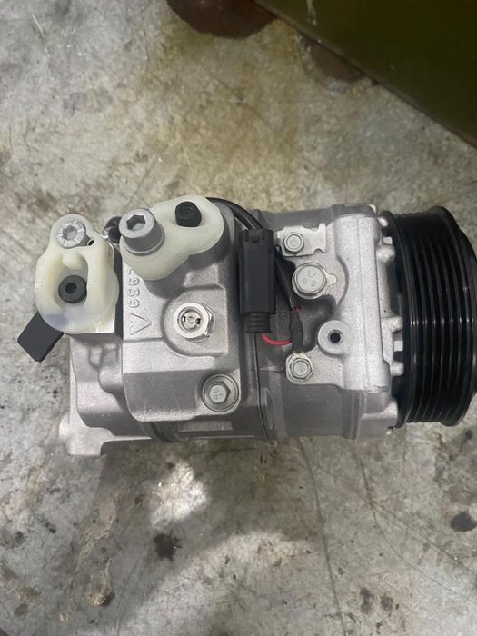 Компрессор кондиционера Mercedes-Benz S-класс