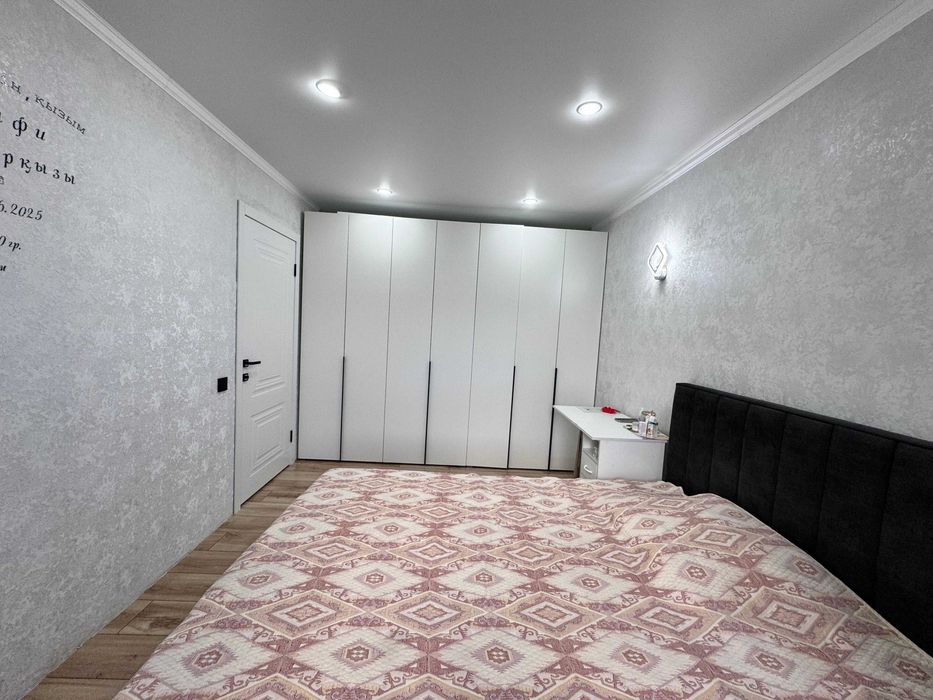 Продаем улучшенную 2 комн .кв - мкр. Степной 4, дом 10