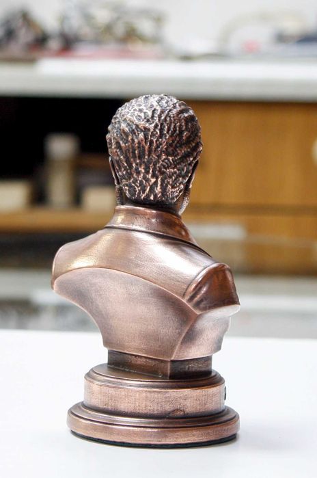 Статуетка-бюст на "Христо Ботев".Медна галванопластика.