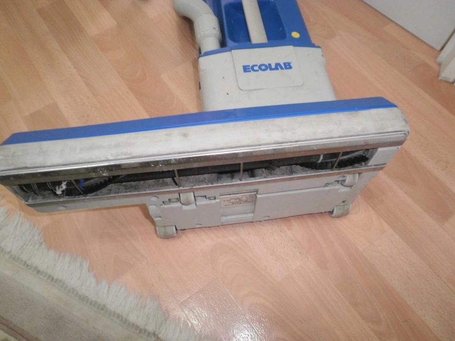 Професионална прахосмукачка за килими Ecolab