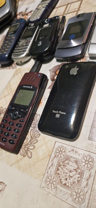 Телефони за части