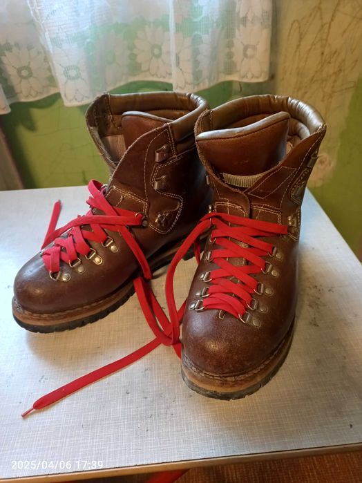 bocanci de munte  lowa